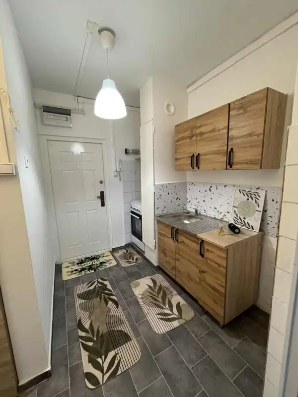 Eladó panel lakás, Dunaújváros 1 szoba 30 m² 27.9 M Ft