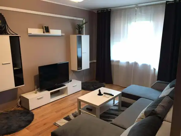 Eladó panel lakás, Dunaújváros 1+1 szoba 49 m² 35 M Ft