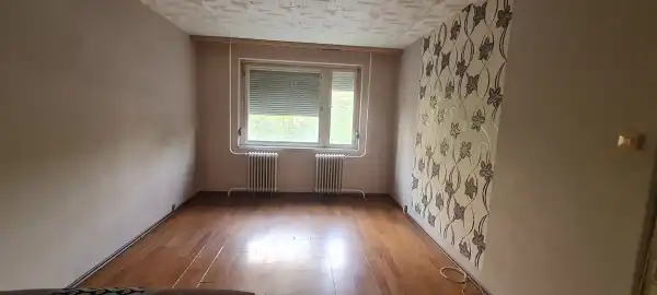 Eladó panel lakás, Dunaújváros 1 szoba 35 m² 18.6 M Ft