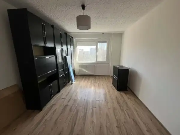 Eladó panel lakás, Dunaújváros 1+1 szoba 35 m² 26.9 M Ft