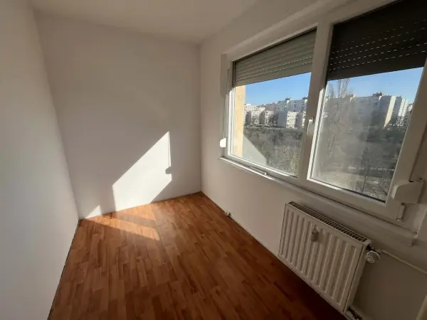 Eladó panel lakás, Dunaújváros 1+1 szoba 35 m² 22.9 M Ft