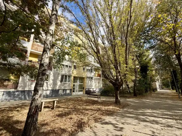 Eladó panel lakás, Komárom 3 szoba 56 m² 48.4 M Ft