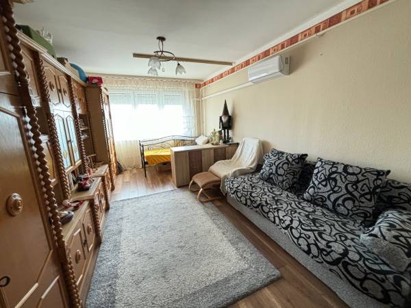 eladó panel lakás, Oroszlány