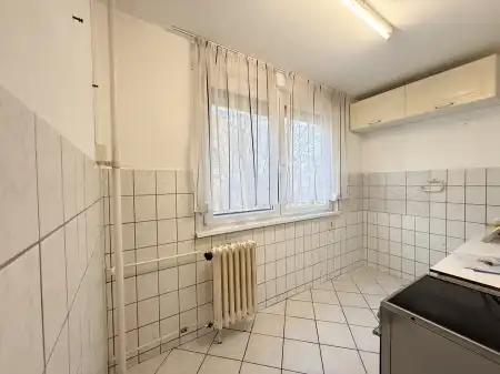 eladó panel lakás, Oroszlány