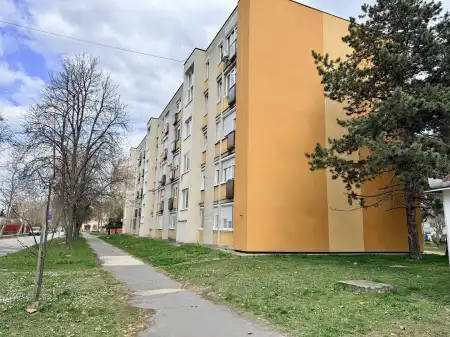 eladó panel lakás, Oroszlány