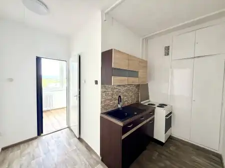 eladó panel lakás, Oroszlány