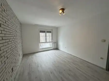 eladó panel lakás, Paks