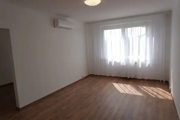 Eladó panel lakás, Szeged 2+1 szoba 60 m² 64 M Ft