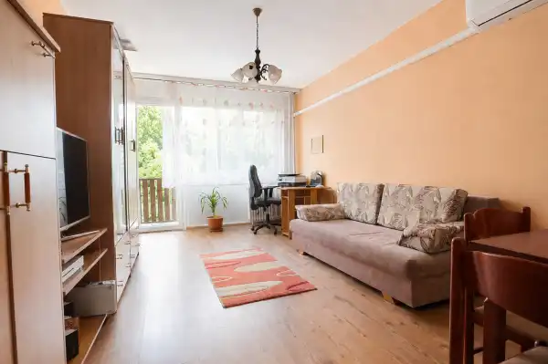 Eladó panel lakás, Szeged 3 szoba 60 m² 53.5 M Ft