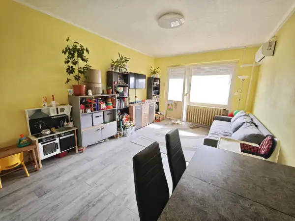 Eladó panel lakás, Szeged 3 szoba 63 m² 55 M Ft