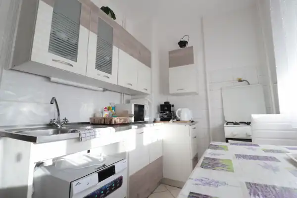 Eladó panel lakás, Szeged 2 szoba 47 m² 45 M Ft