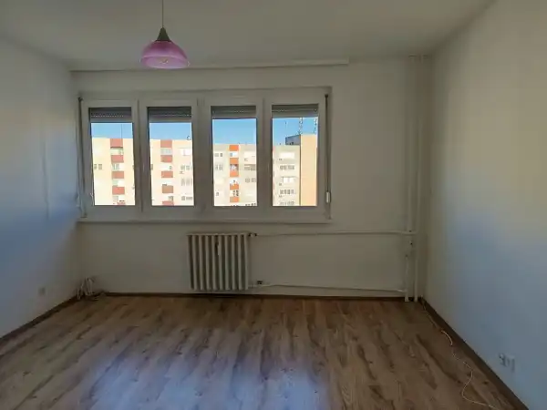 Eladó panel lakás, Szolnok 1+1 szoba 36 m² 23 M Ft