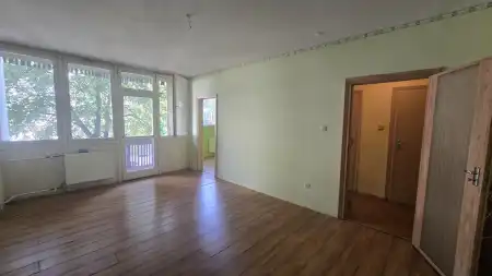 eladó panel lakás, Vác