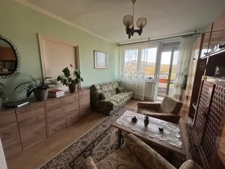 eladó panel lakás, Vác