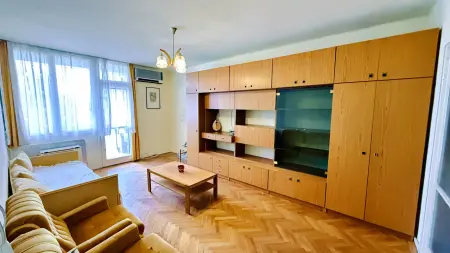 eladó panel lakás, Vác