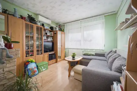 eladó panel lakás, Vác