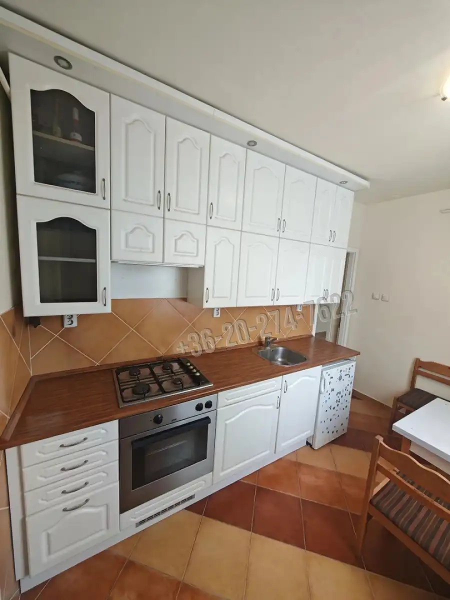 eladó panellakás, Eger