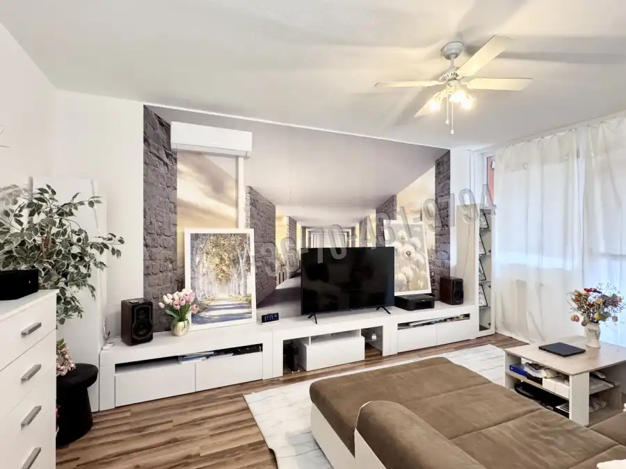 eladó panellakás, Eger