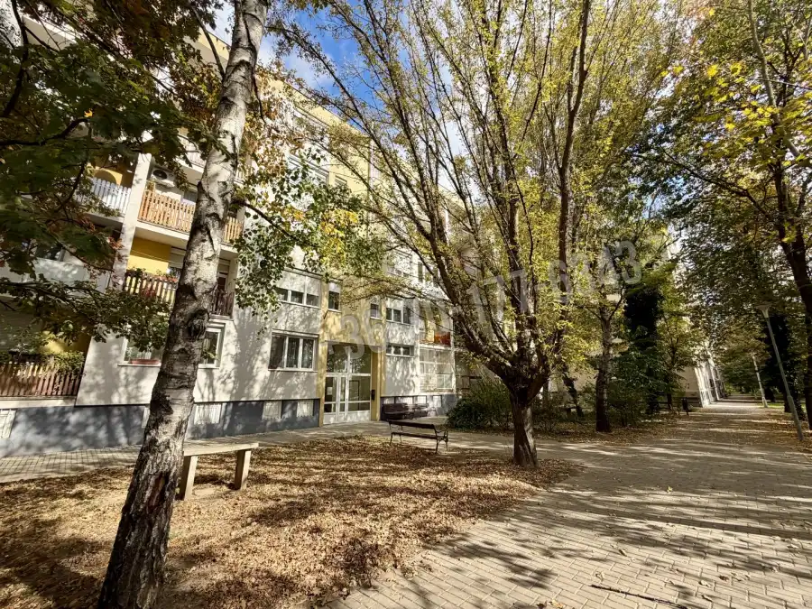 eladó panellakás, Komárom