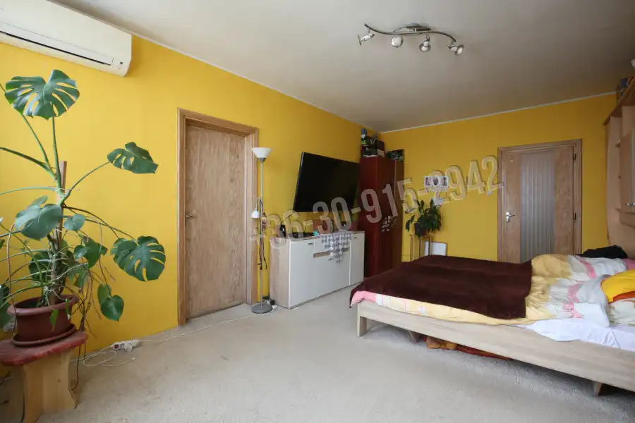 eladó panellakás, Vác