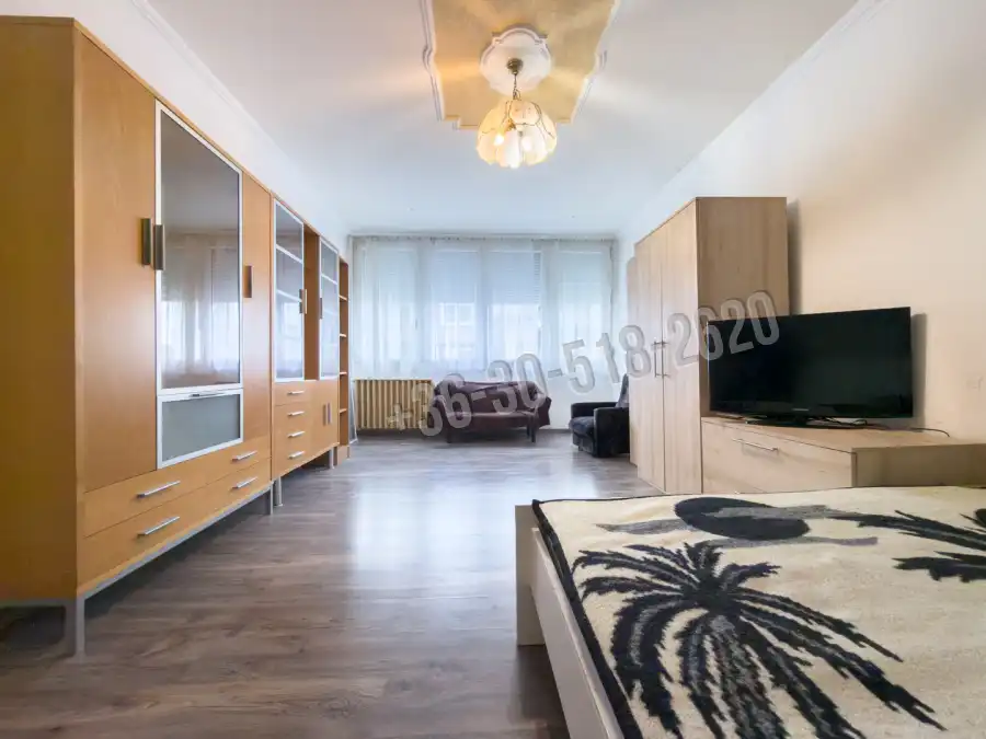 eladó panellakás, Vác