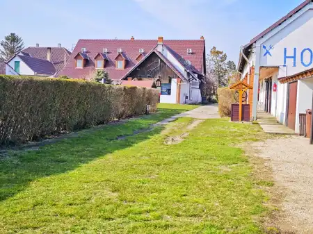 eladó panzió, Baks