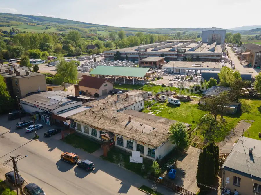 eladó raktár, Romhány