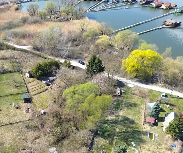 Eladó Szőlős, Oroszlány 1500 m² 8.7 M Ft