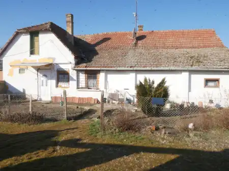 eladó tanya, Csemő