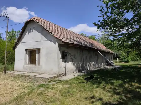 Eladó tanya, Felsőlajos 2 szoba 69 m² 19.5 M Ft