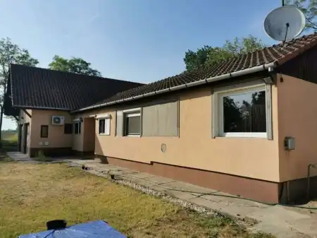 eladó tanya, Kiskunfélegyháza