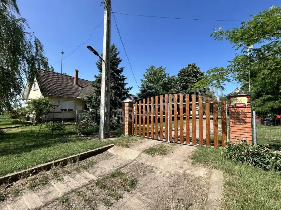 eladó tanya, Lajosmizse