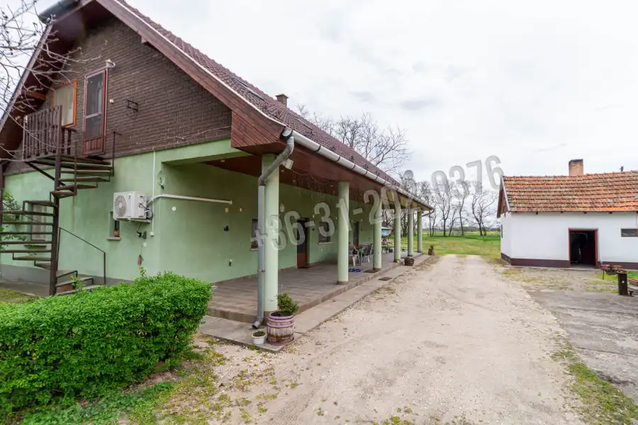 eladó tanya, Petőfiszállás