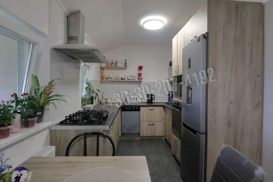 eladó tanya, Üllés