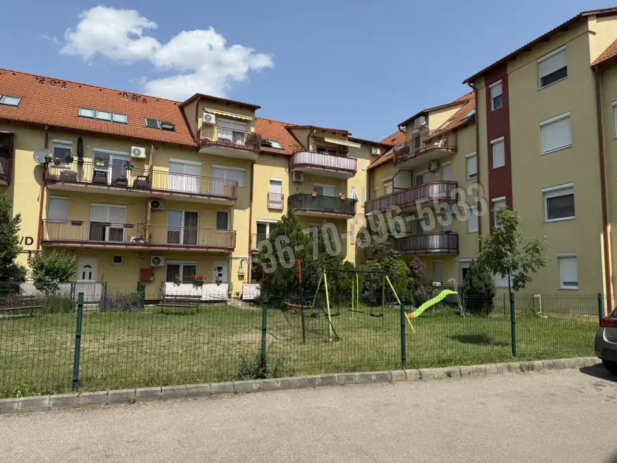 eladó téglalakás, Hatvan
