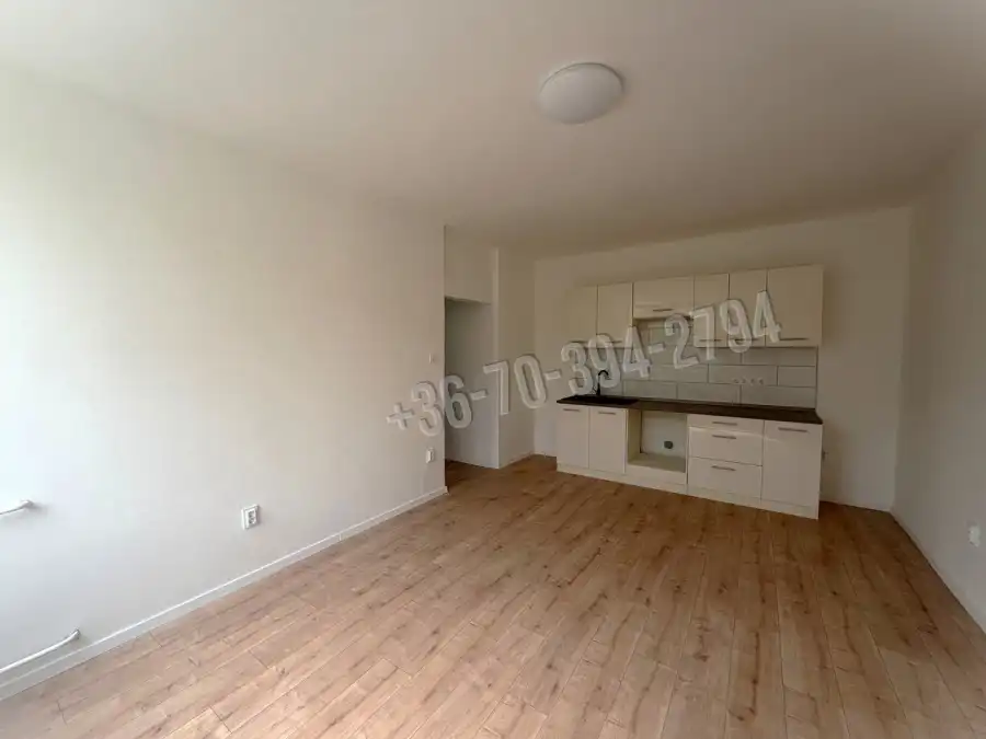 eladó téglalakás, Oroszlány