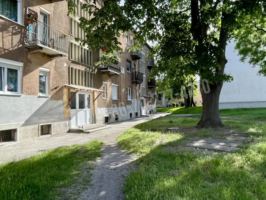 eladó téglalakás, Oroszlány