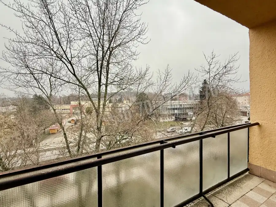 eladó téglalakás, Oroszlány