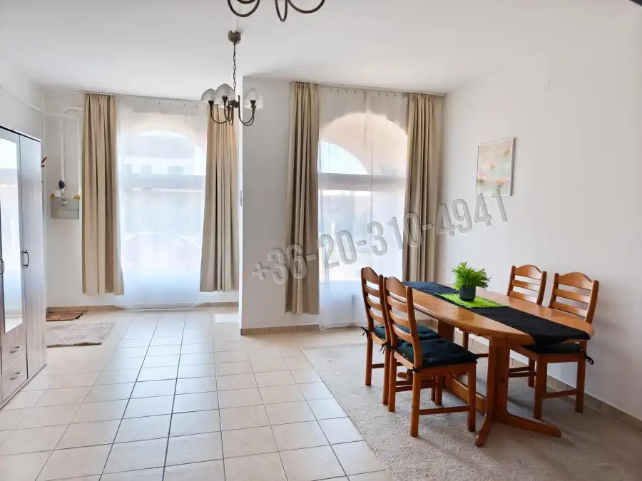 eladó téglalakás, Paks