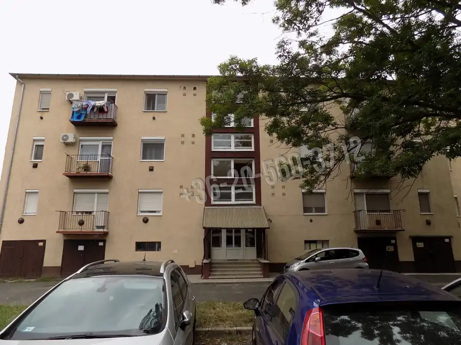 eladó téglalakás, Pápa
