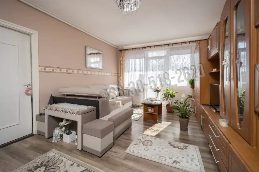 eladó téglalakás, Rétság