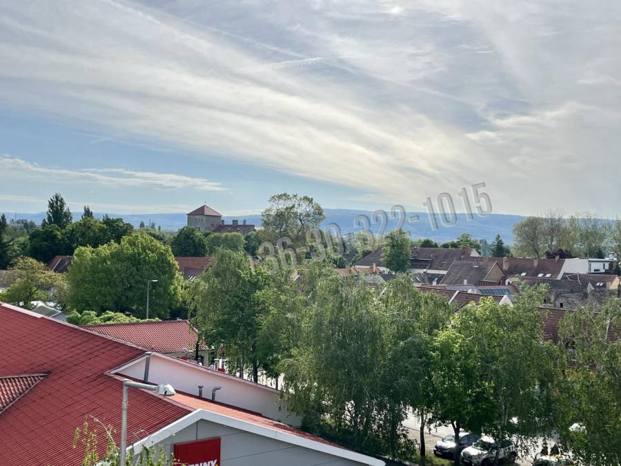 eladó téglalakás, Tata
