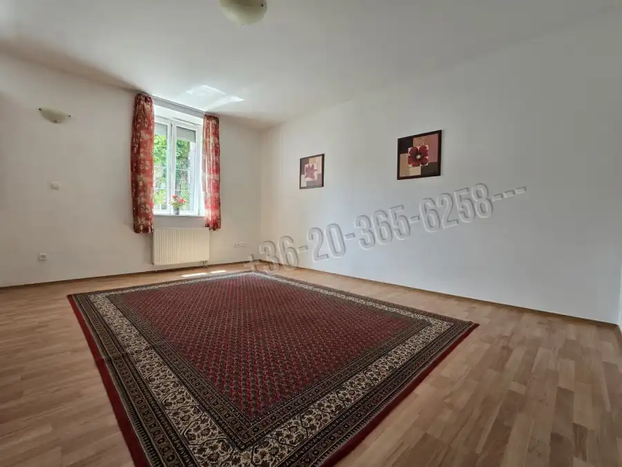 eladó téglalakás, Vác