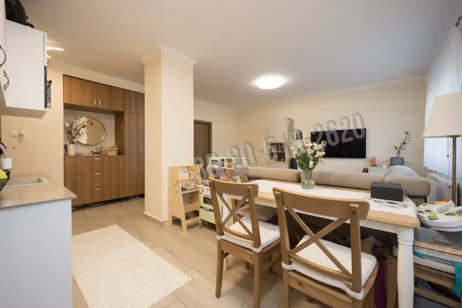 eladó téglalakás, Vác