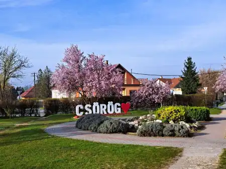 eladó telek, Csörög