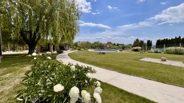 Eladó új építésű ingatlan, Balatonfüred 7+1 szoba 260 m² 395 M Ft
