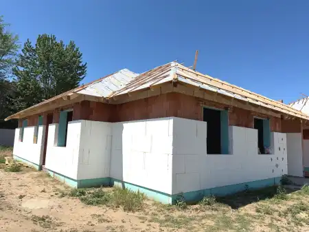 eladó új építésű ingatlan, Erdőkertes