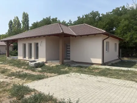 eladó új építésű ingatlan, Kiskunlacháza
