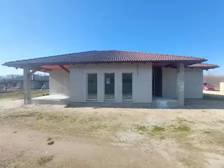 eladó új építésű ingatlan, Kiskunlacháza