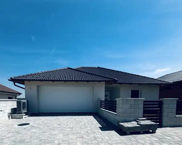 Eladó új építésű ingatlan, Környe 5 szoba 180 m² 159.6 M Ft